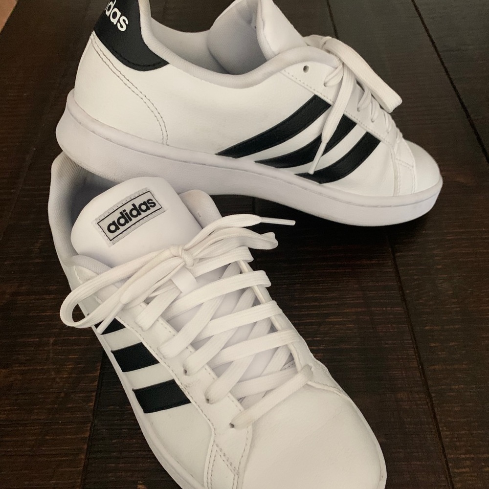 Grand Court Woman’s Adidas